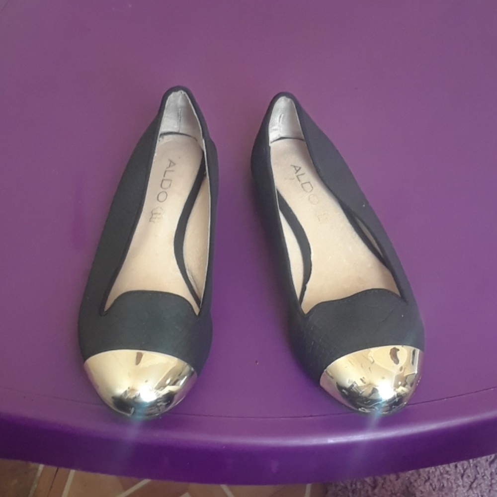 Aldo black& gold flats 7w